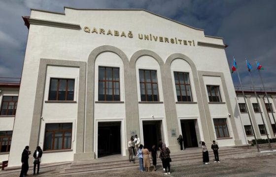 Tələbələri şantaj edən müəllimə hökm oxundu