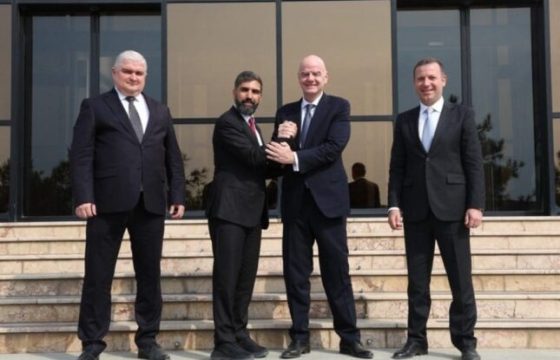 FIFA prezidenti Hövsanda futbol bazasında olub