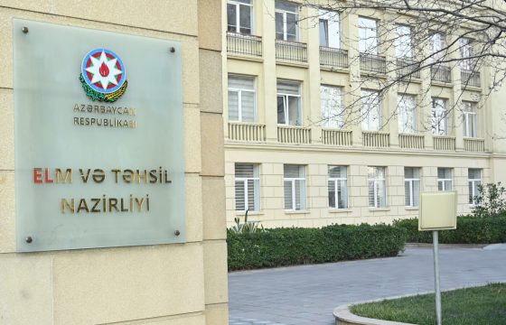 Təhsildə biabırçılıq: “Nazirlik nəzarət etsəydi…” – Dosent