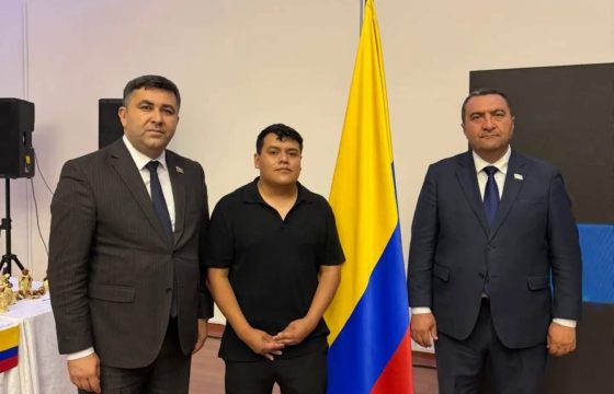 Müşfiq Məmmədli Kolumbiya əl işləri sərgisinin açılışında iştirak edib – FOTO