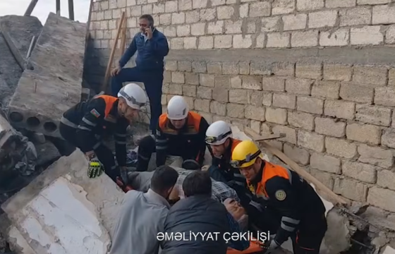 Bakıda yaşayış evində uçqun olub: ölən və yaralı var – VİDEO