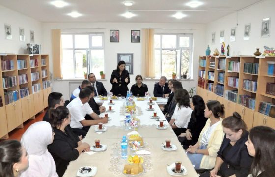 Siyəzəndə Beynəlxalq Müəllimlər Günü münasibətilə təhsil işçiləri ilə görüş keçirilib – FOTO