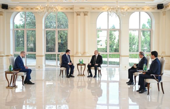 Prezidentlə görüşdə Azərbaycan dilini daha yaxşı öyrənəcəyini dedi –&nbsp;Fotolar