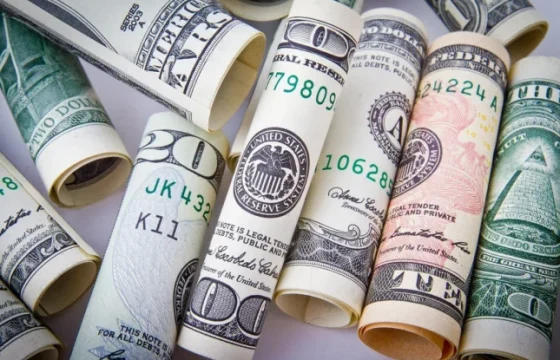 Dollar almaq istəyənlərin NƏZƏRİNƏ!