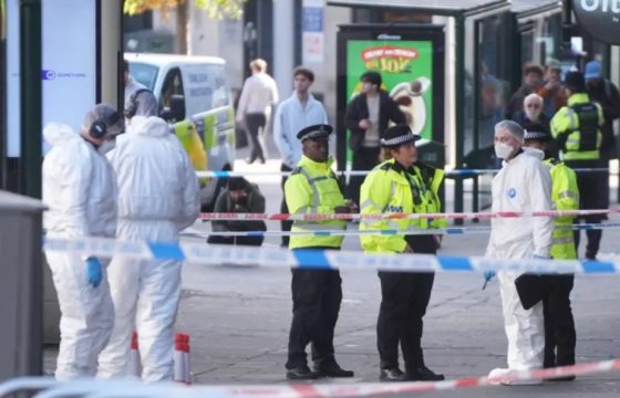 Böyük Britaniyada polis əməkdaşı güllələndi: 4 nəfər saxlanıldı