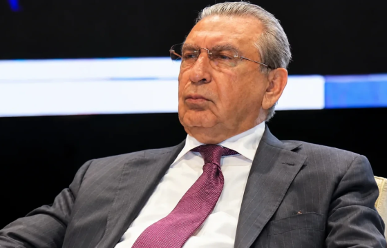 Ramiz Mehdiyev məhkəməyə divanda uzanmış vəziyyətdə qoşuldu